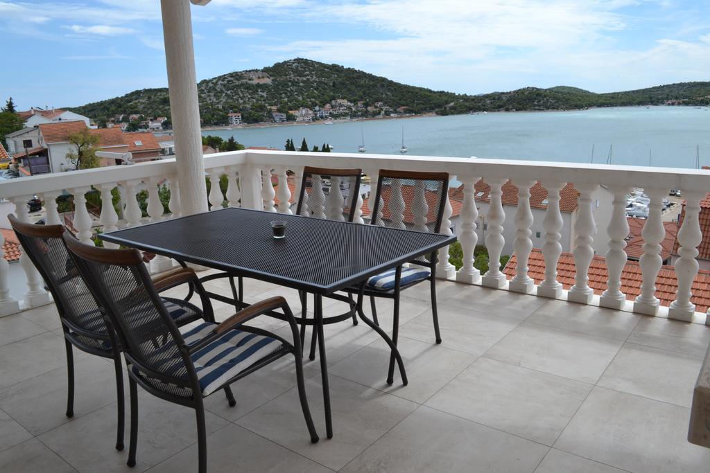 Villa I Karma Tisno Exterior foto